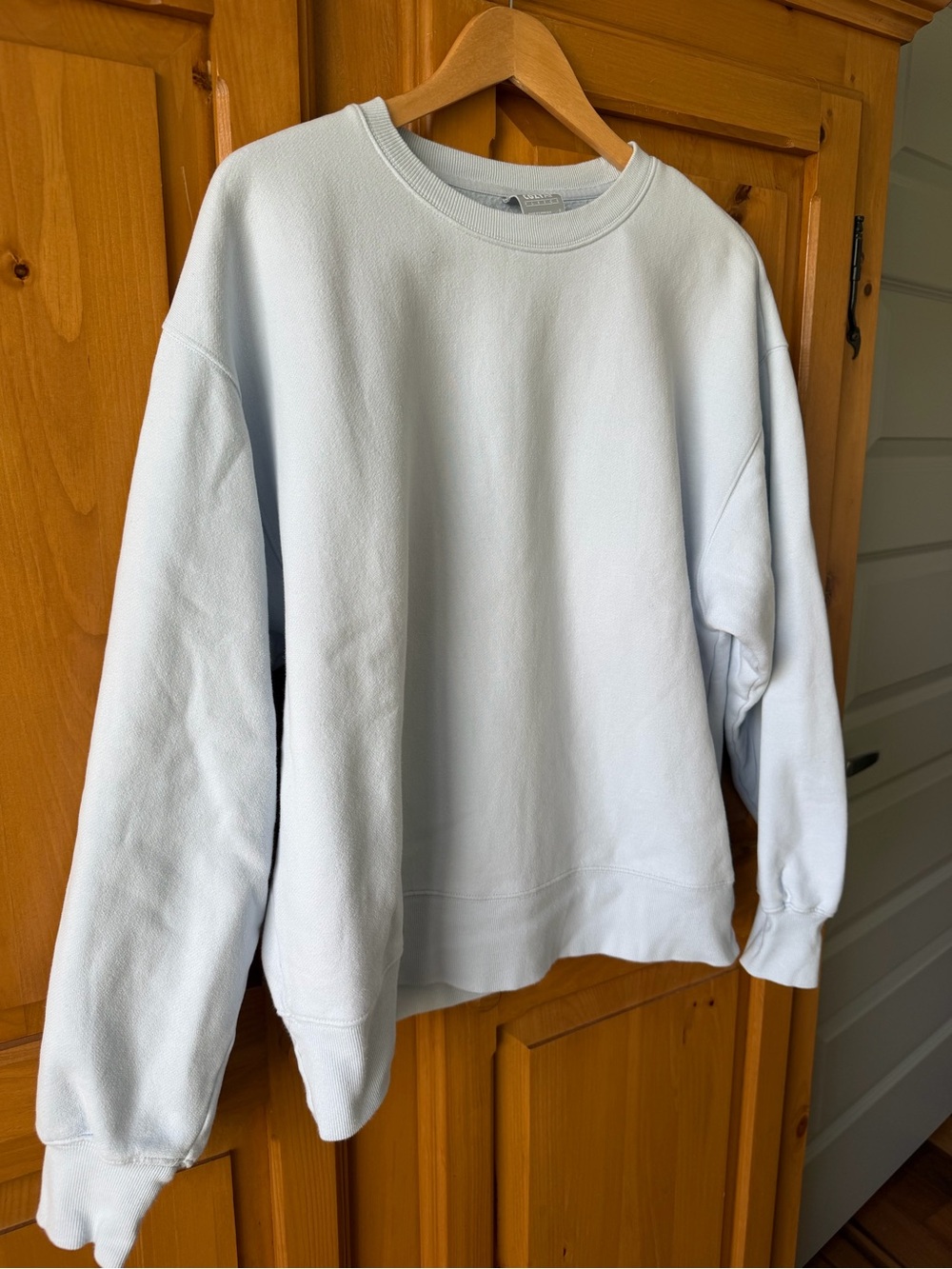 Women Aritzia Crewneck Sweatshirt in Light Blue